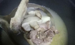 山药香菇炖鸡汤的家常做法