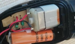 电池老化的剃须刀更换电池