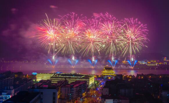 形容烟花的词语