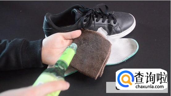 如何简单有效的去除鞋子里的臭味 