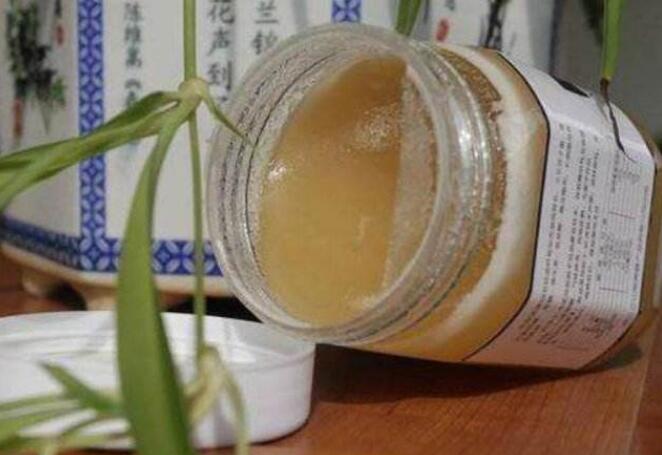 蜂蜜放冰箱里变成白色固体怎么办