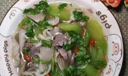 怎样做美味的莴笋蘑菇牛肉汤？