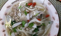 怎样做美味的蘑菇芋头肉末汤？