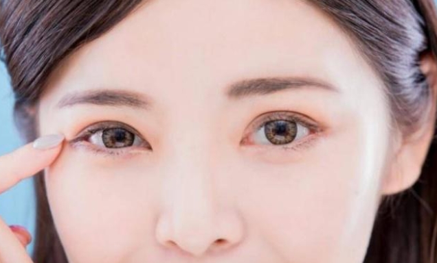 画眼线的小技巧