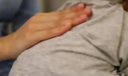 宝宝吐黑奶的原因