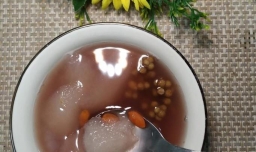 怎样做清肺止咳的枇杷花雪梨汤？