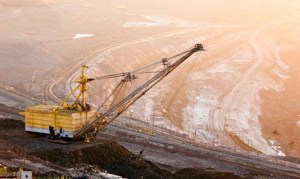 人们是如何开采利用和保护矿产资源的