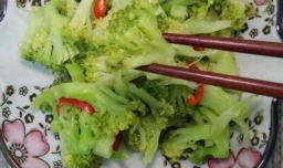 怎样做美味的椒蒜西兰花？