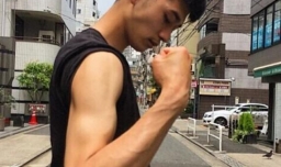 男生拍照的时候摆什么姿势呢？