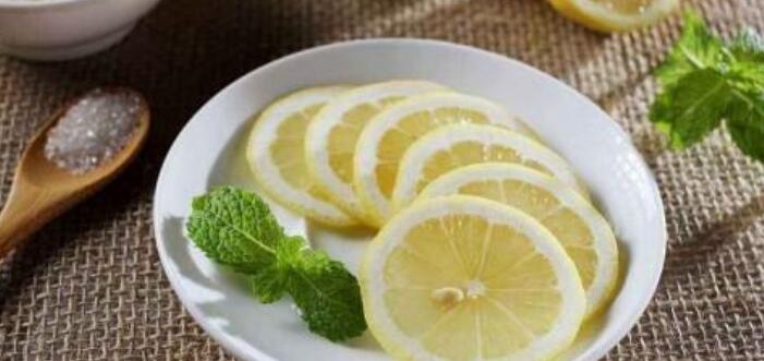 柠檬片泡水能祛斑吗