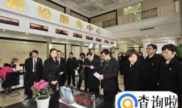 到法院去起诉，应当提交哪些材料？