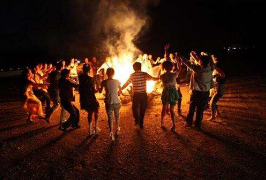 篝火晚会起源于哪个民族