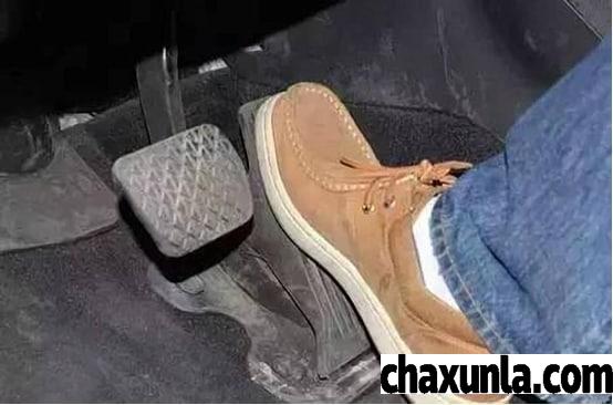 车辆在行驶中发生刹车失灵该怎么办