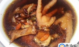 黑豆炖鸡脚汤的做法