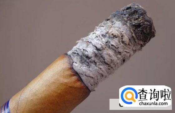 吸烟姿势暴露男人小秘密