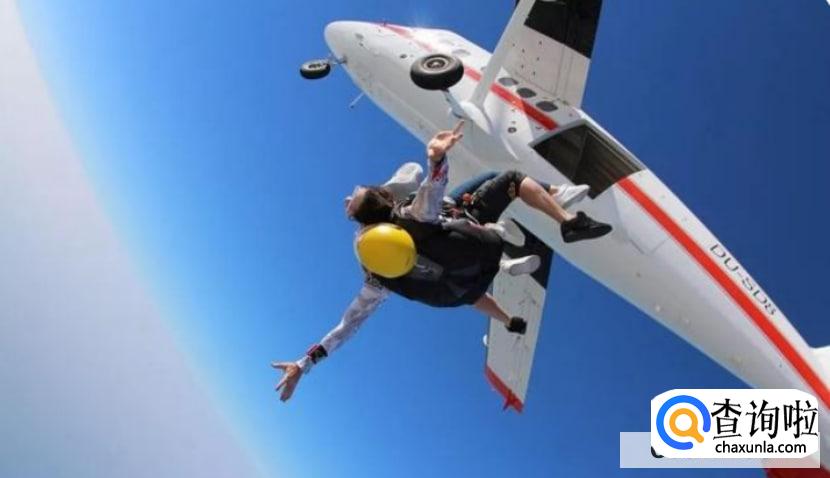 跳伞和蹦极哪个难受