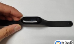 小米手环3怎么取下来