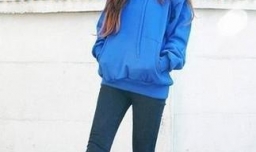 蓝色的卫衣如何搭配