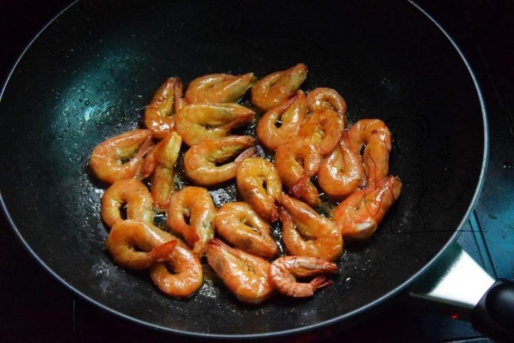 蒜泥爆炒虾的做法