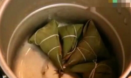 大锅煮粽子的做法