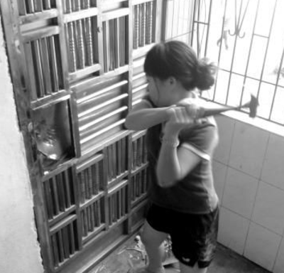 钥匙忘家里了怎么开门