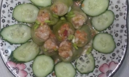 怎样做美味的胡萝卜肉丝瓜卷？