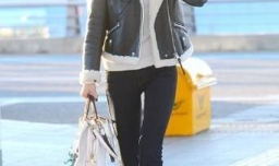 喇叭裤配什么上衣