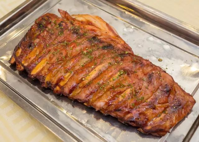 木炭烤排骨的做法