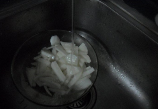 萝卜酸菜的做法和步骤