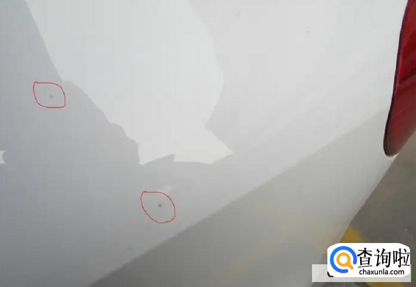 白色车漆上的黄斑怎么去除