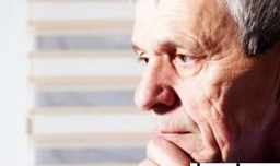 跟父亲之间的关系比较僵硬怎么办