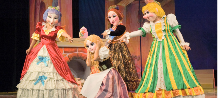 灰姑娘童话故事主要讲了什么