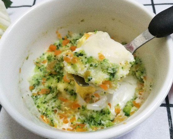 西兰花胡萝卜蒸鸡蛋的做法