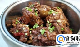 口味鲜香的秘制酱大骨  一定要抓着吃 特别豪爽