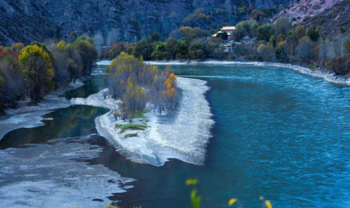 山重水复疑无路柳暗花明又一村的意思