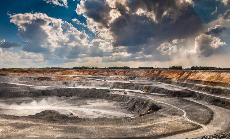 人们是如何开采利用和保护矿产资源的