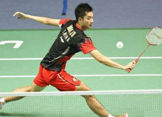 打羽毛球的技巧