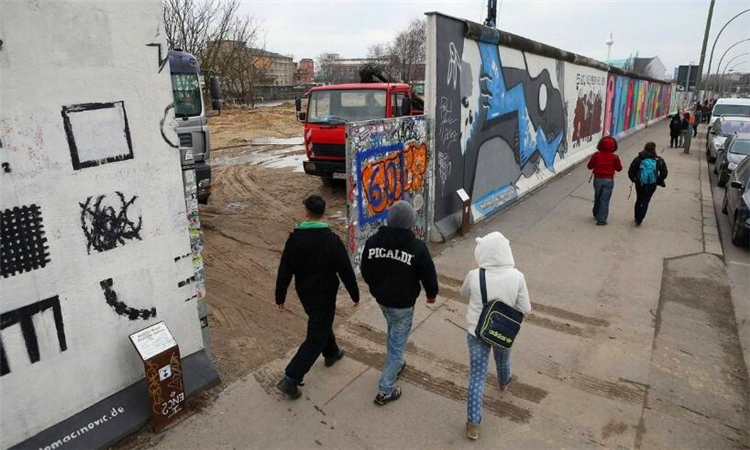 柏林墙于第几次柏林危机时建立