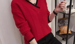 红色毛衣怎么搭配