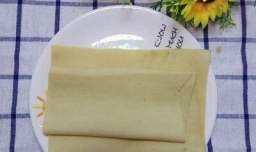 怎样做美味的豆腐皮金针菇蔬菜卷？