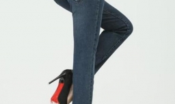 短款卫衣怎样搭配