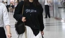 黑色卫衣搭配什么裙子