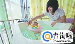 该选择月嫂还是育婴师？