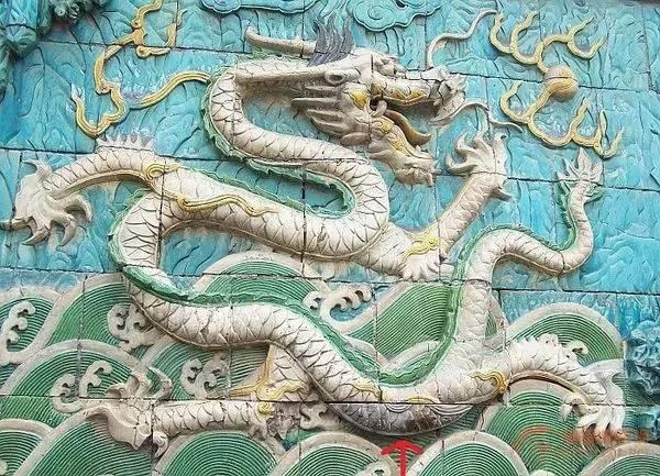 故宫九龙壁中为什么有块木头龙腹