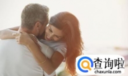 女朋友在街上哭闹应该怎么办？