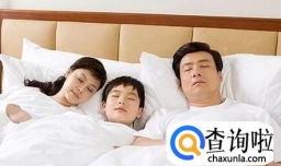 如何防止宝宝从床上掉下来