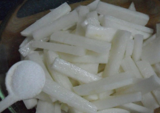 萝卜酸菜的做法和步骤
