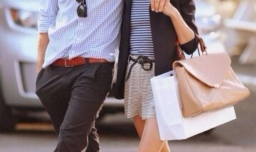 女友瞒着我跟前男友一直有联系，我该怎么办？