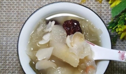 怎样做美味的雪梨枇杷百合汤？