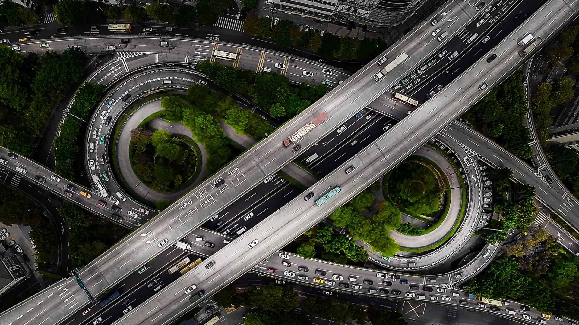 立交桥的桥面上为什么有一道道裂缝